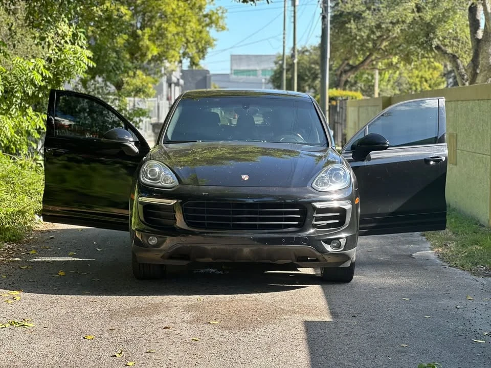 2017 Porsche 958 Cayenne - Image 3 of 6