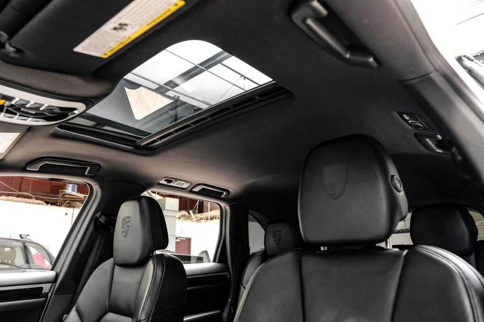 2017 Porsche 958 Cayenne - Image 4 of 18