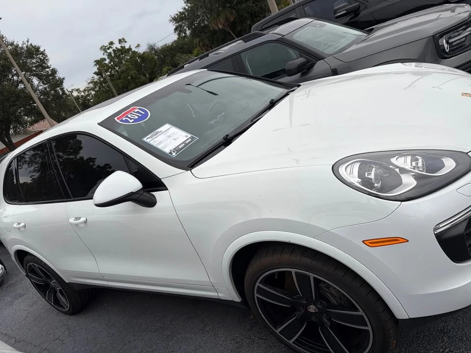 2017 Porsche 958 Cayenne - Image 3 of 15