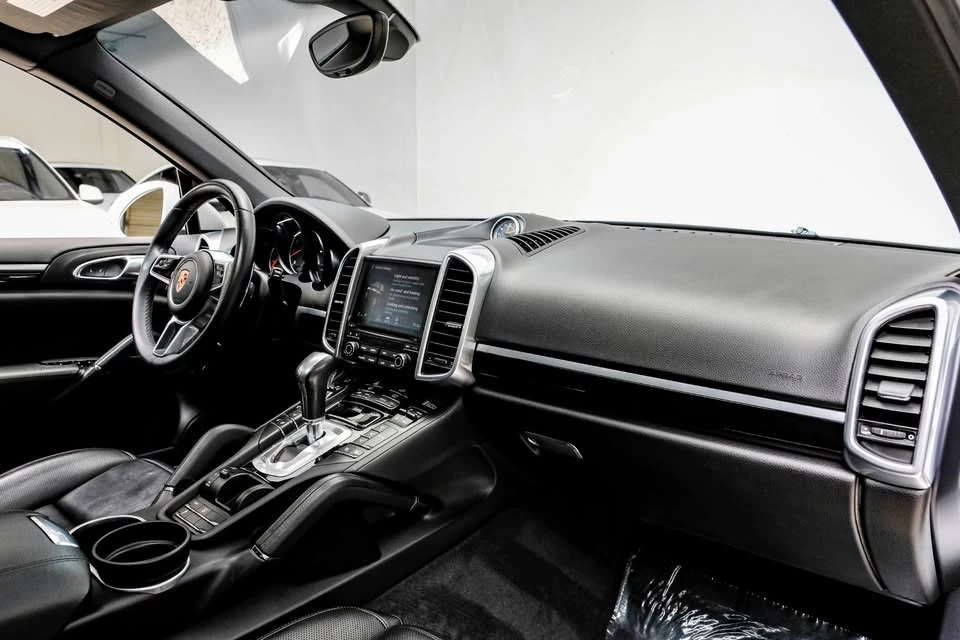 2017 Porsche 958 Cayenne - Image 13 of 18