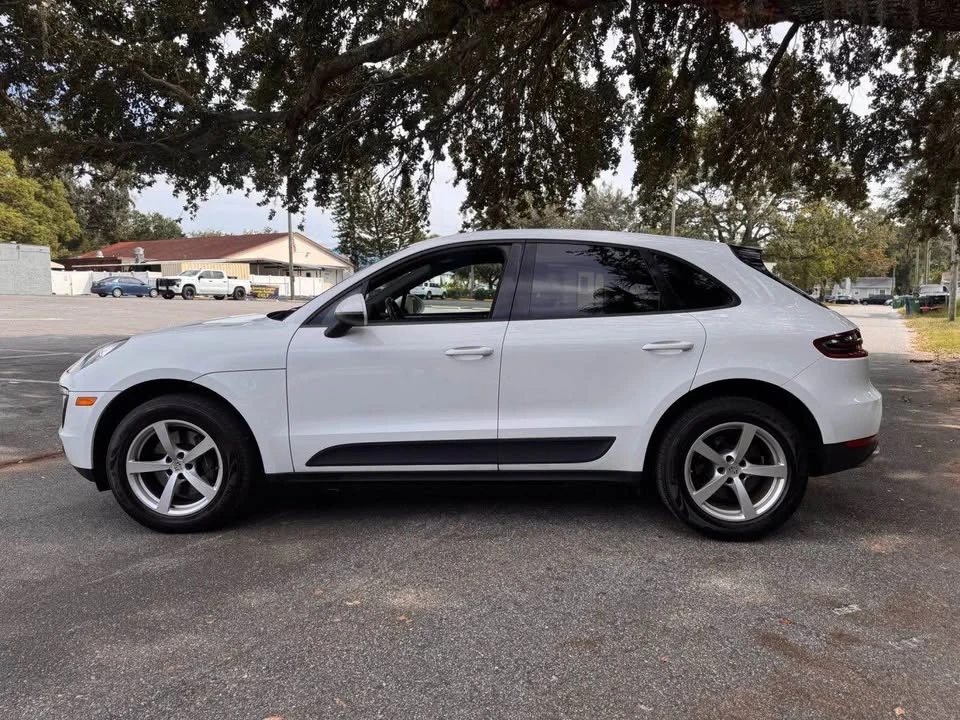 2017 Porsche 958 Cayenne - Image 2 of 10