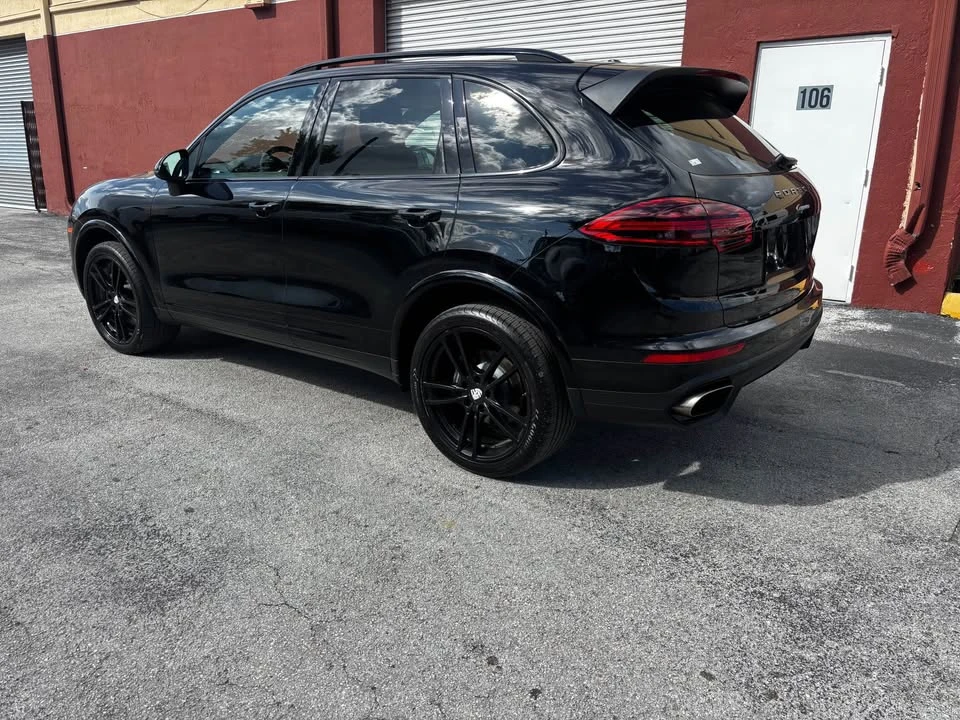 2017 Porsche 958 Cayenne - Image 2 of 6