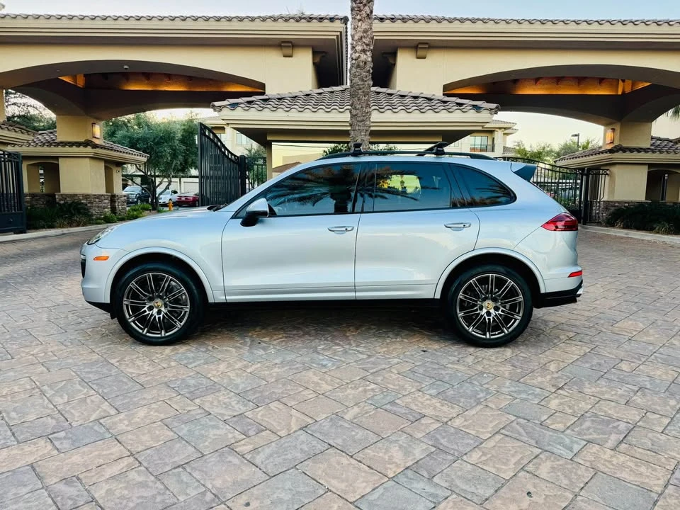 2017 Porsche 958 Cayenne - Image 4 of 13