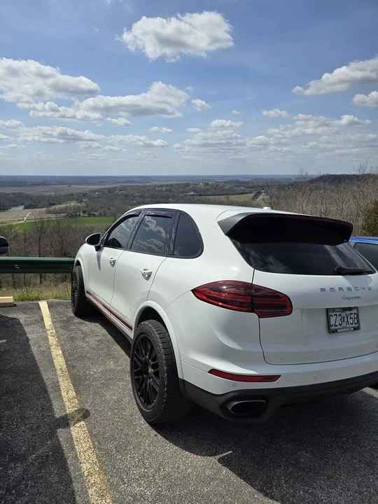 2017 Porsche 958 Cayenne - Image 2 of 7