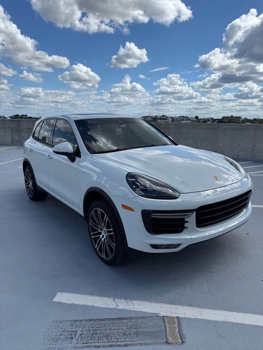 2017 Porsche 958 Cayenne - Image 2 of 16