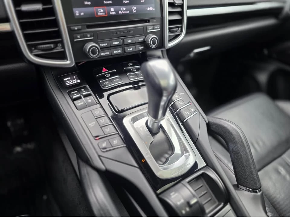 2017 Porsche 958 Cayenne - Image 10 of 14