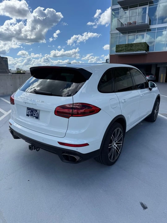 2017 Porsche 958 Cayenne - Image 3 of 16