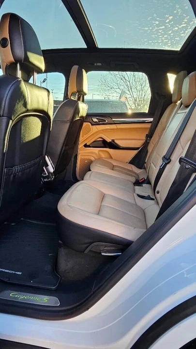 2017 Porsche 958 Cayenne - Image 10 of 17
