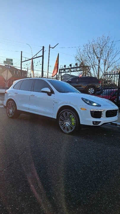 2017 Porsche 958 Cayenne - Image 3 of 17