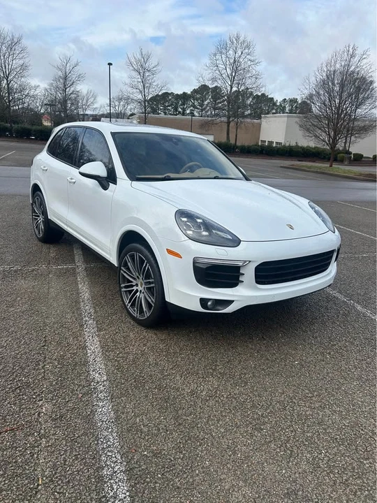 2017 Porsche 958 Cayenne - Image 2 of 10