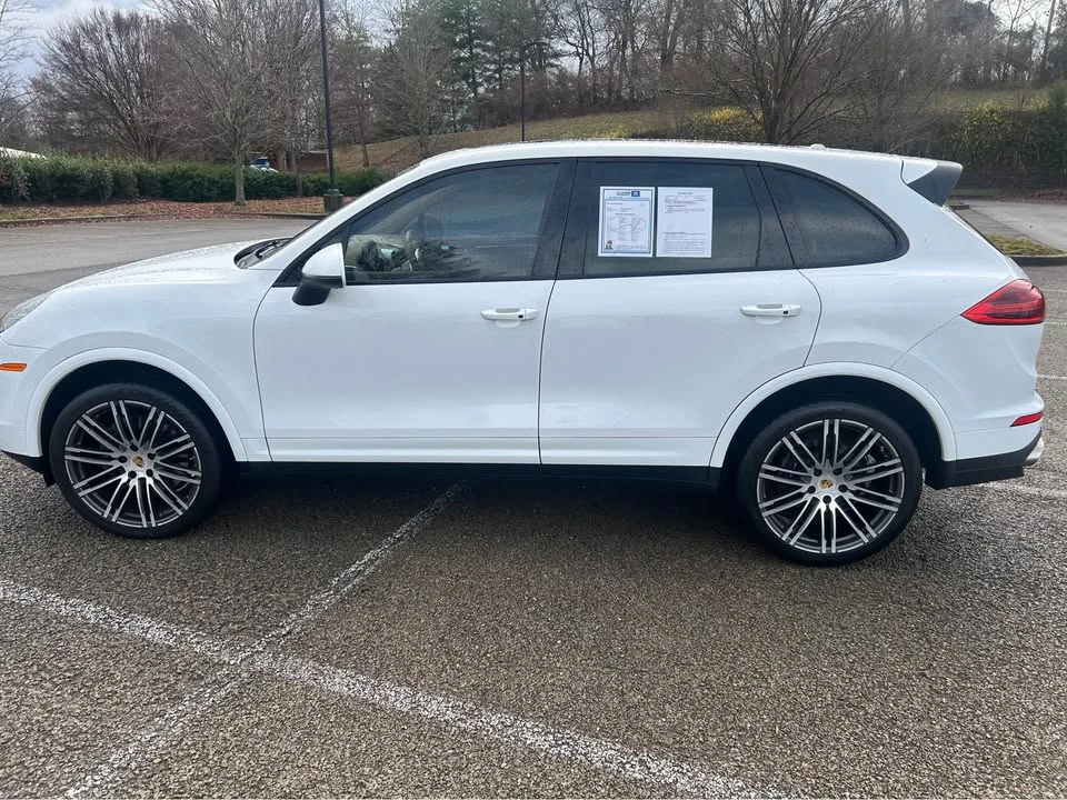 2017 Porsche 958 Cayenne - Image 4 of 10