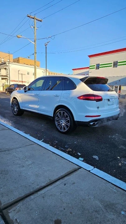 2017 Porsche 958 Cayenne - Image 7 of 17