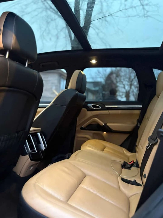 2017 Porsche 958 Cayenne - Image 8 of 14