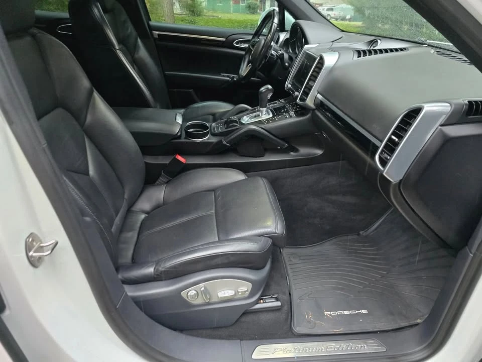 2017 Porsche 958 Cayenne - Image 7 of 15
