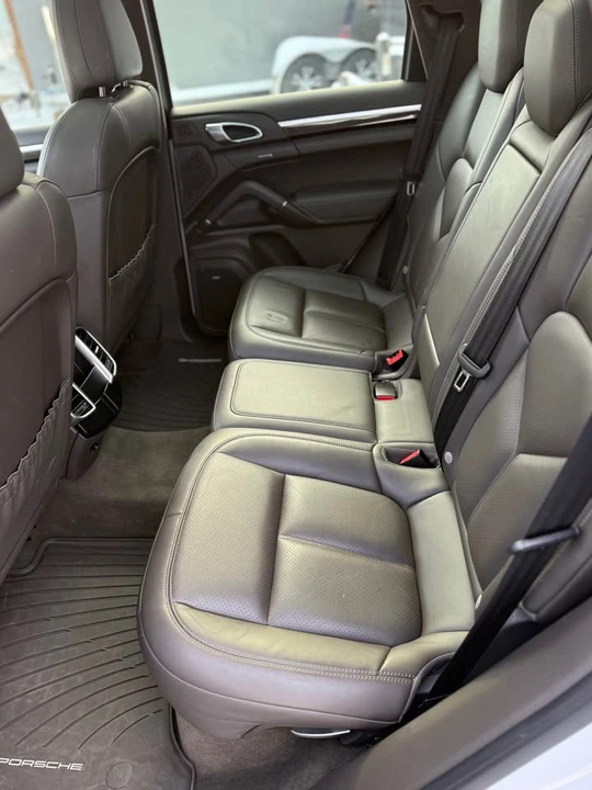 2017 Porsche 958 Cayenne S - Image 5 of 8