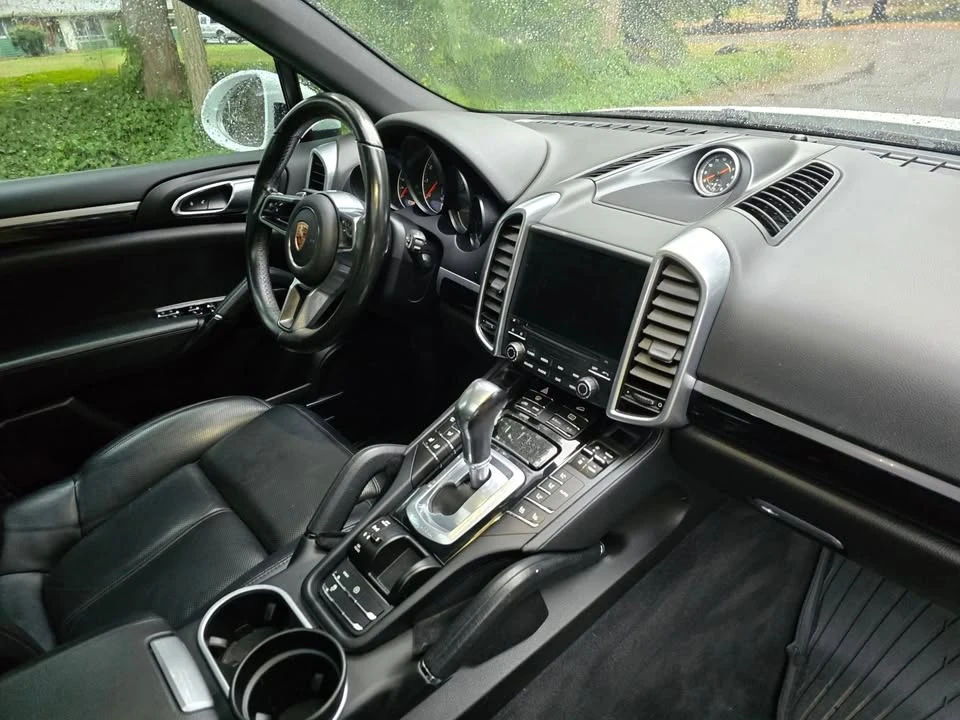 2017 Porsche 958 Cayenne - Image 8 of 15