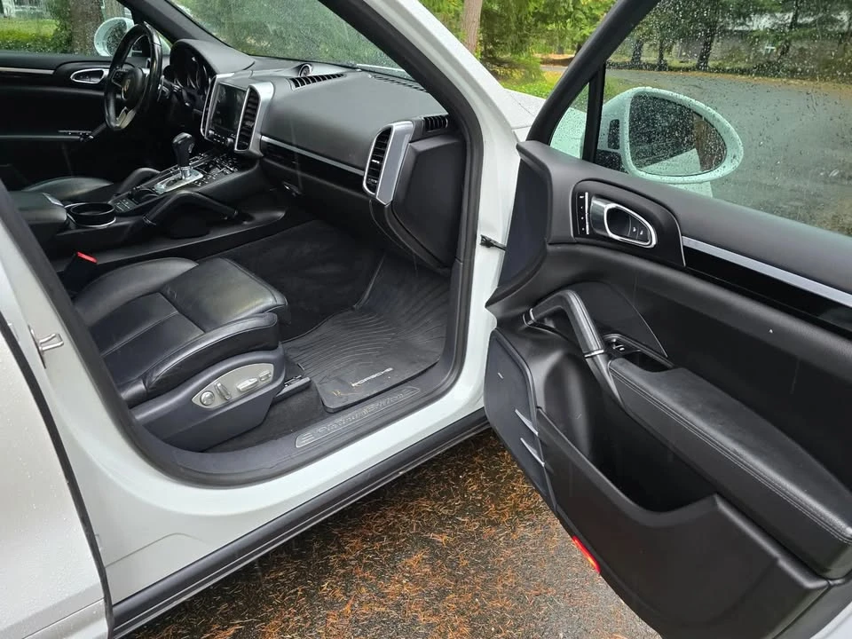 2017 Porsche 958 Cayenne - Image 6 of 15