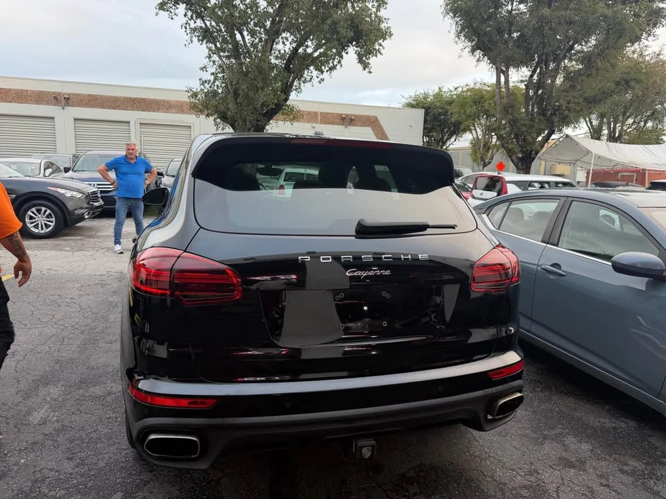 2017 Porsche 958 Cayenne - Image 2 of 8