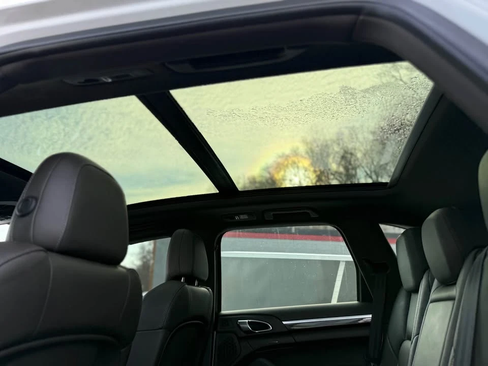 2017 Porsche 958 Cayenne S - Image 6 of 8