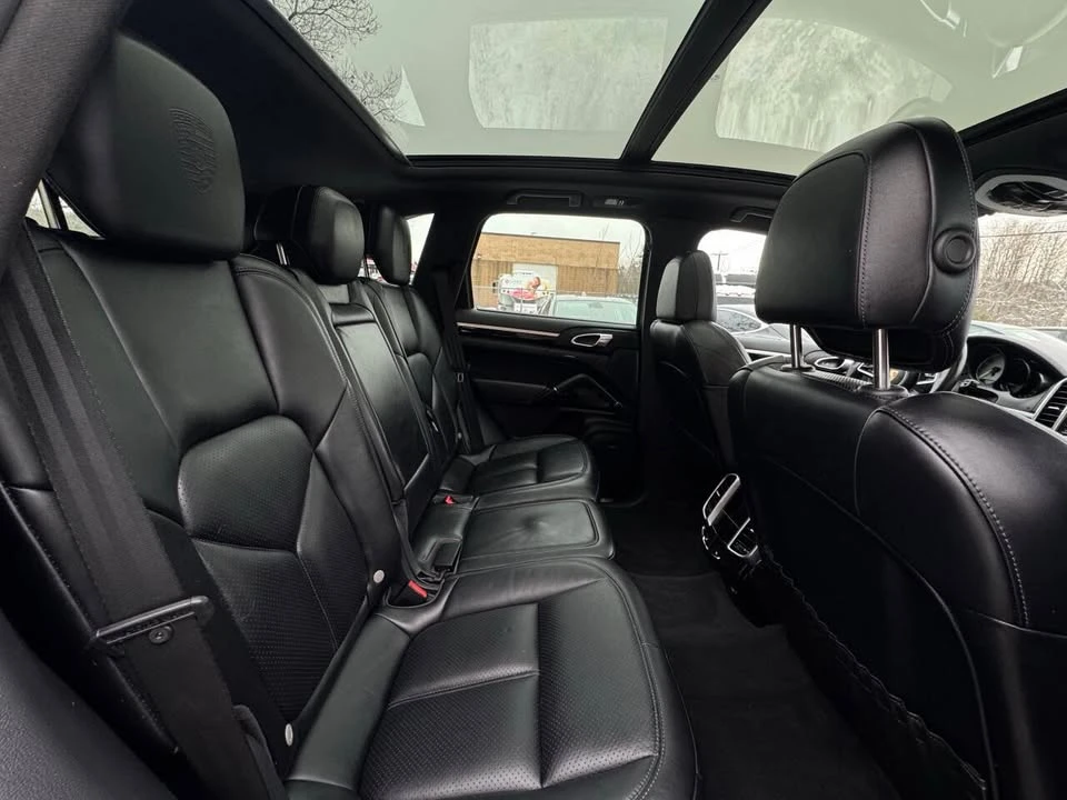 2017 Porsche 958 Cayenne - Image 16 of 19