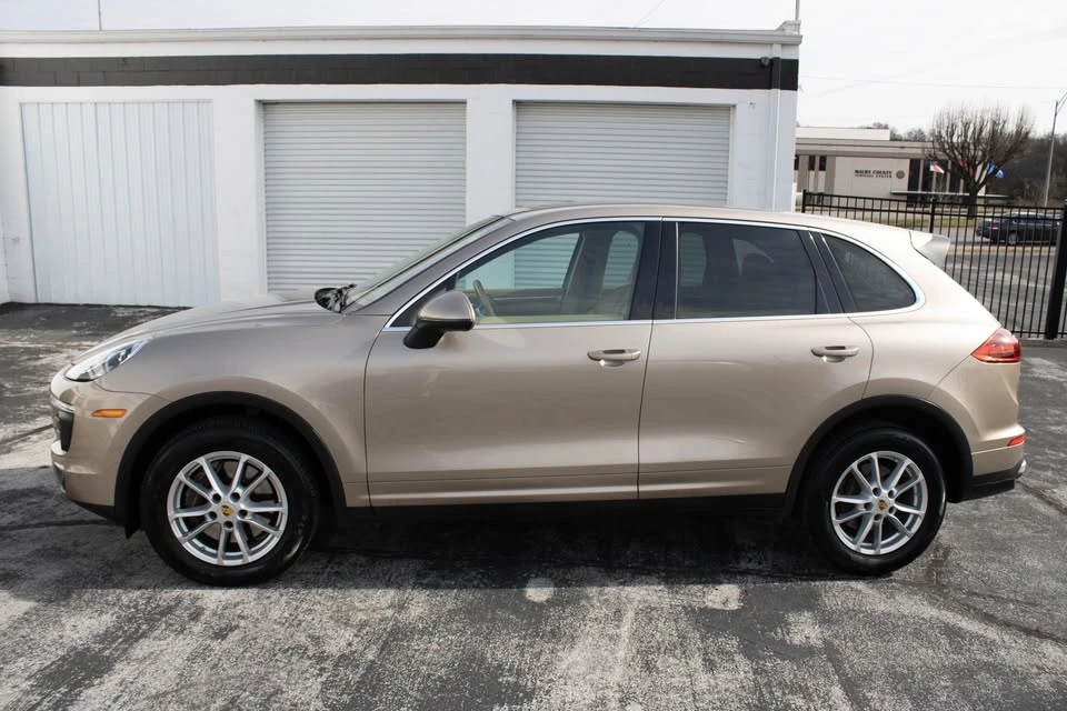 2017 Porsche 958 Cayenne - Image 2 of 20