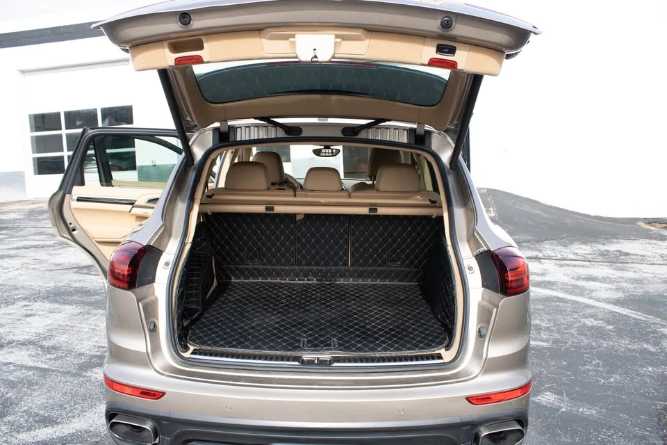 2017 Porsche 958 Cayenne - Image 12 of 20