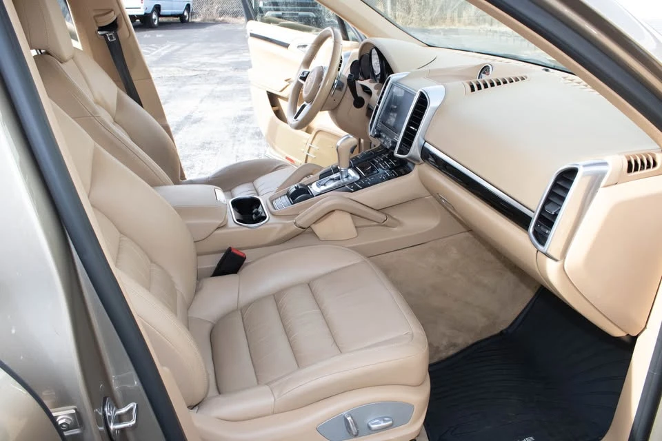 2017 Porsche 958 Cayenne - Image 15 of 20
