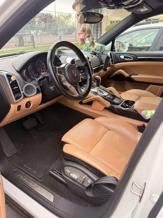 2017 Porsche 958 Cayenne - Image 3 of 4