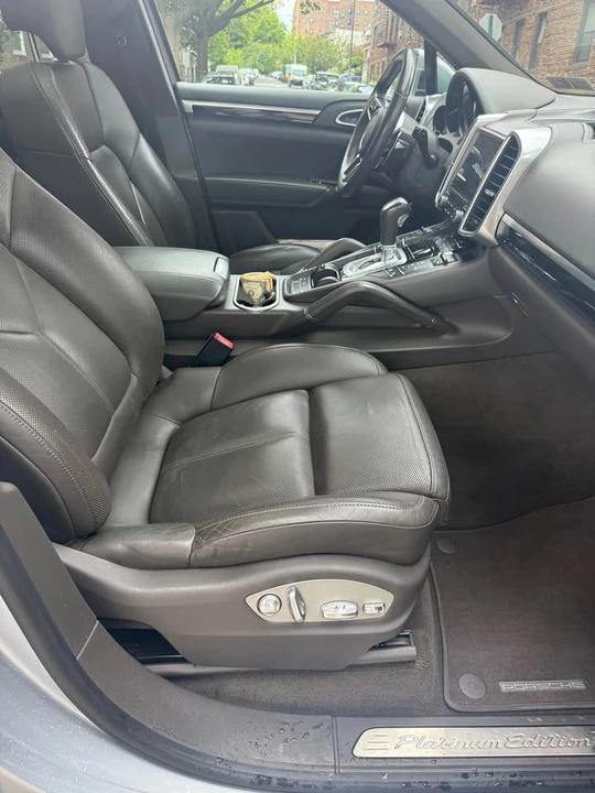 2017 Porsche 958 Cayenne - Image 11 of 18