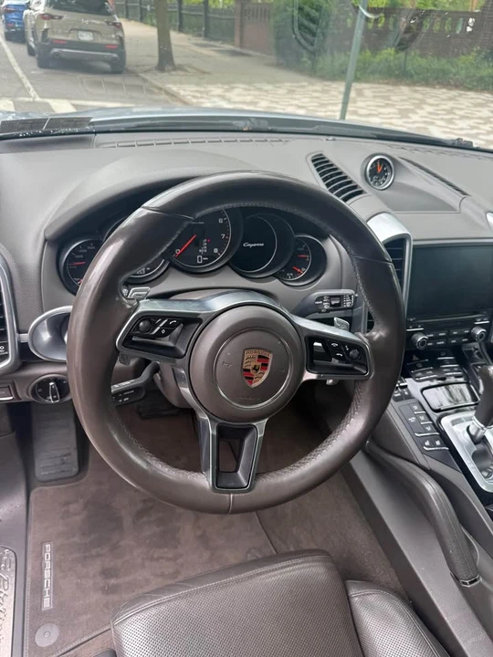 2017 Porsche 958 Cayenne - Image 8 of 18