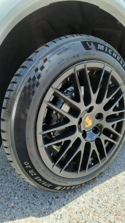 2017 Porsche 958 Cayenne - Image 2 of 9