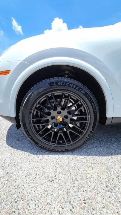 2017 Porsche 958 Cayenne - Image 2 of 10
