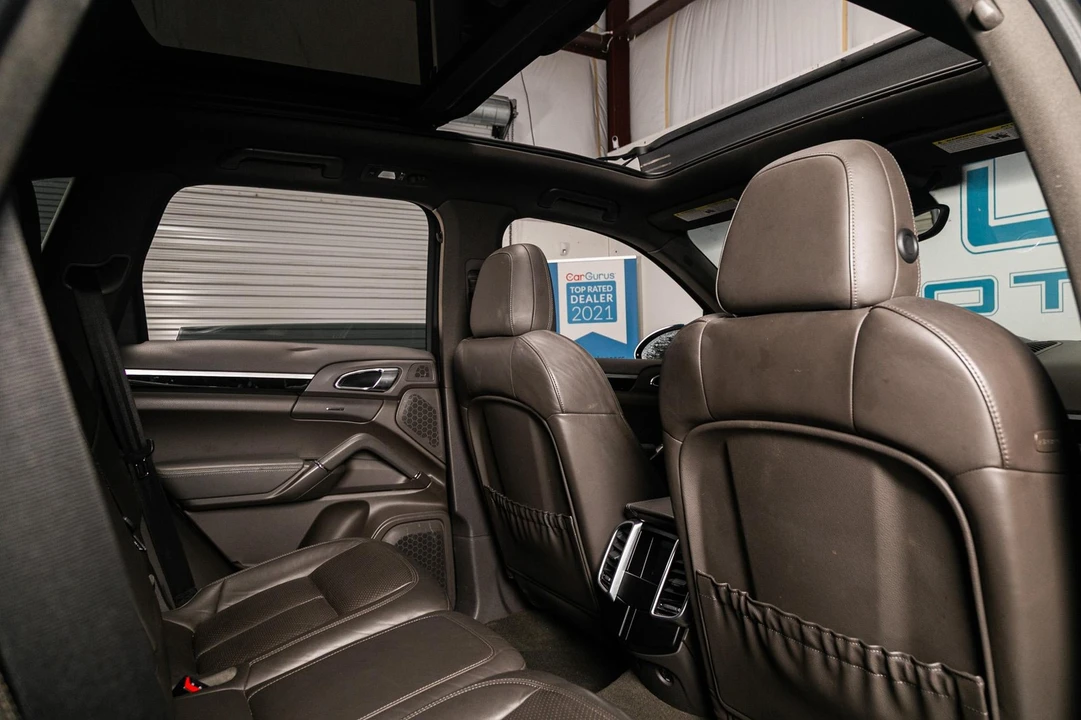 2017 Porsche 958 Cayenne - Image 8 of 31