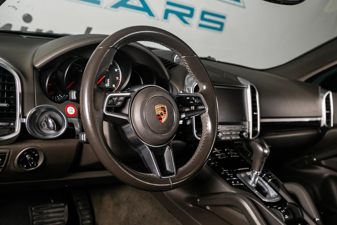 2017 Porsche 958 Cayenne - Image 2 of 31
