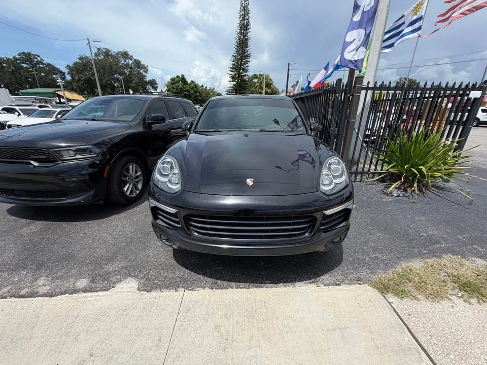 2017 Porsche 958 Cayenne - Image 2 of 8