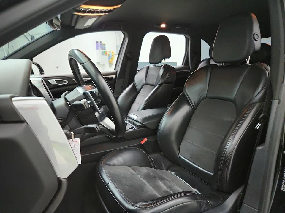 2017 Porsche 958 Cayenne - Image 14 of 21
