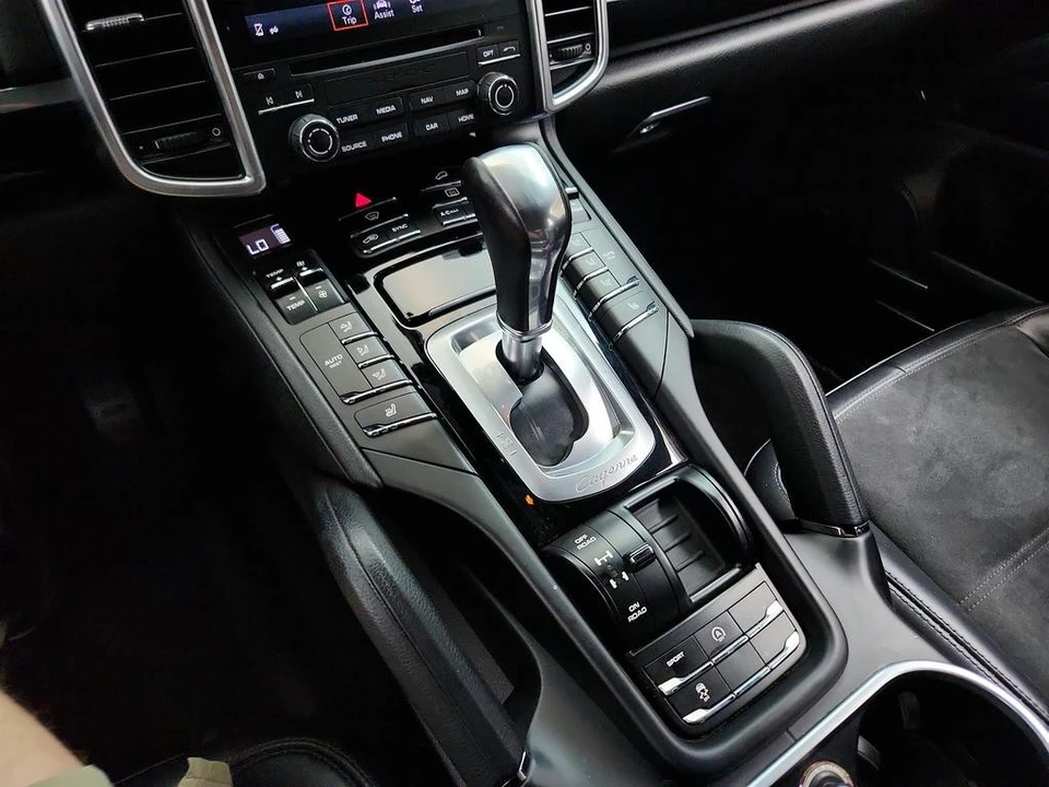 2017 Porsche 958 Cayenne - Image 16 of 21