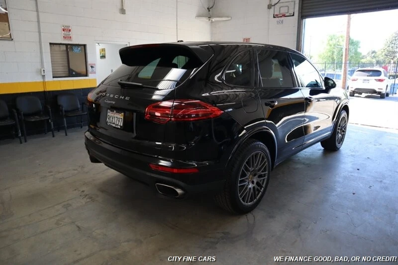 2017 Porsche 958 Cayenne - Image 9 of 31