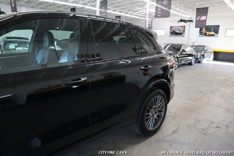 2017 Porsche 958 Cayenne - Image 6 of 31