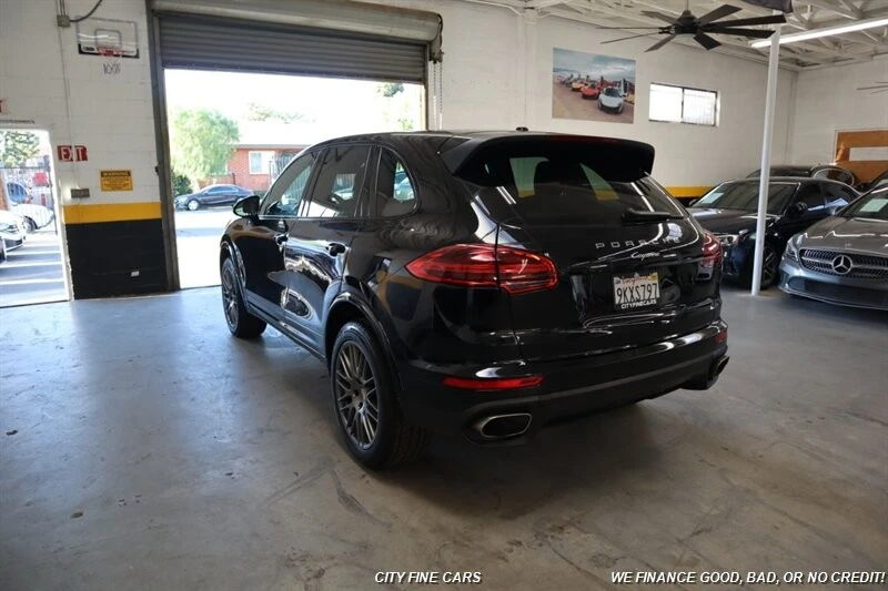 2017 Porsche 958 Cayenne - Image 7 of 31