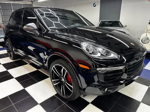 2017 Porsche Cayenne Platinum Edition
