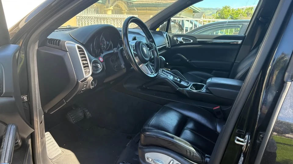 2017 Porsche 958 Cayenne - Image 4 of 9