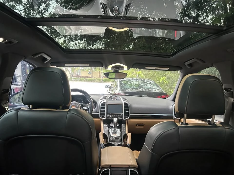 2017 Porsche 958 Cayenne - Image 2 of 5
