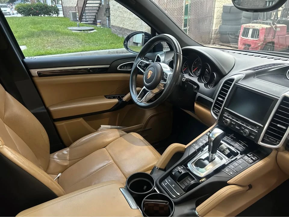 2017 Porsche 958 Cayenne - Image 4 of 5