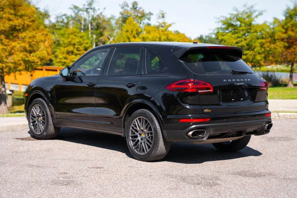 2017 Porsche 958 Cayenne - Image 7 of 16