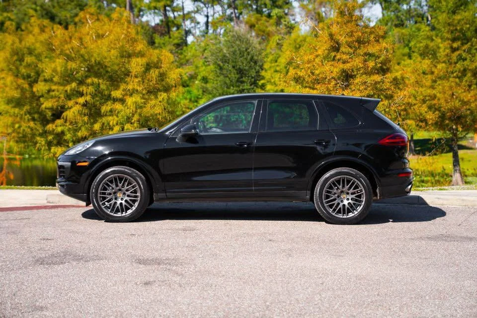 2017 Porsche 958 Cayenne - Image 6 of 16