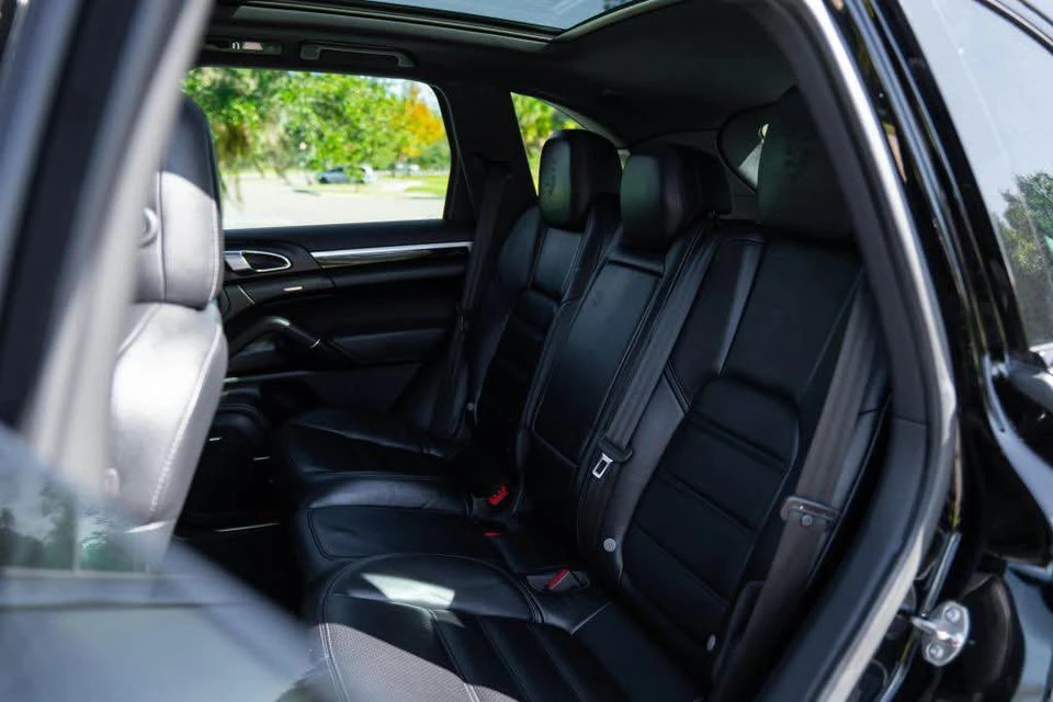 2017 Porsche 958 Cayenne - Image 11 of 16