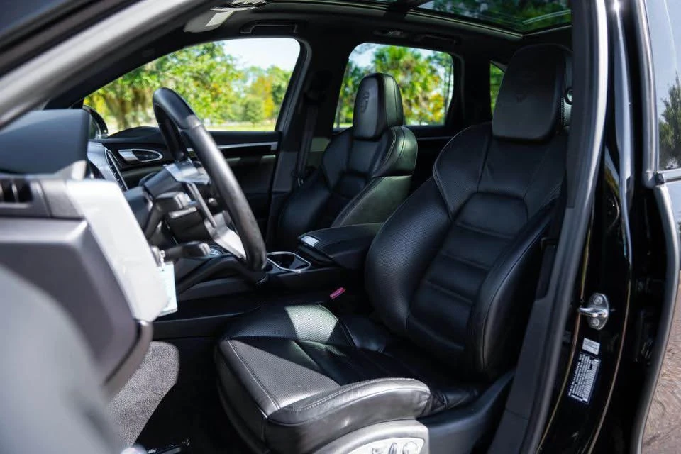 2017 Porsche 958 Cayenne - Image 10 of 16