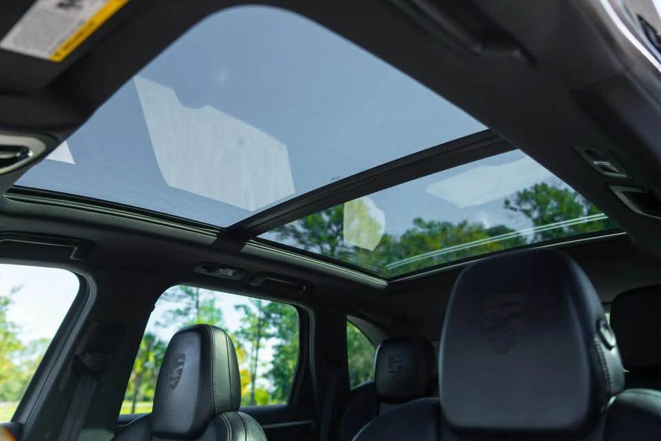 2017 Porsche 958 Cayenne - Image 14 of 16