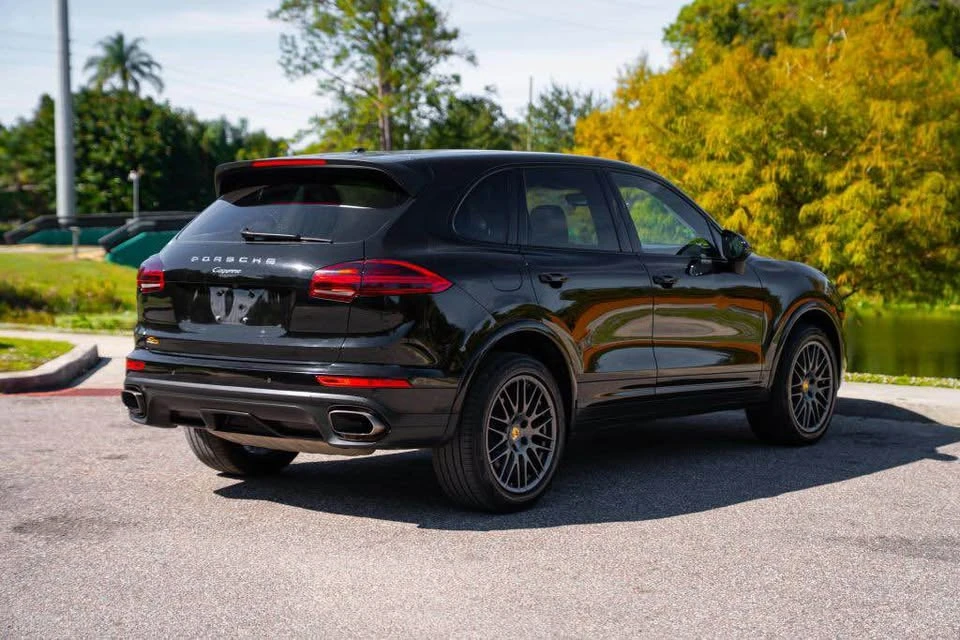 2017 Porsche 958 Cayenne - Image 8 of 16